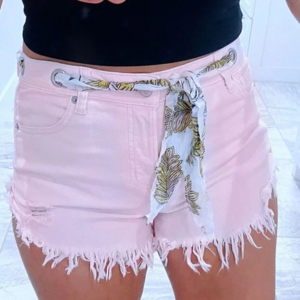 Womens Altar’d State Pink Raw Hem Jean Shorts with Tie Scarf Belt - Sz 27